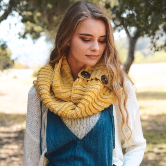 MUSTARD LOVE Knit Infinity scarf - Picture 2 of 3